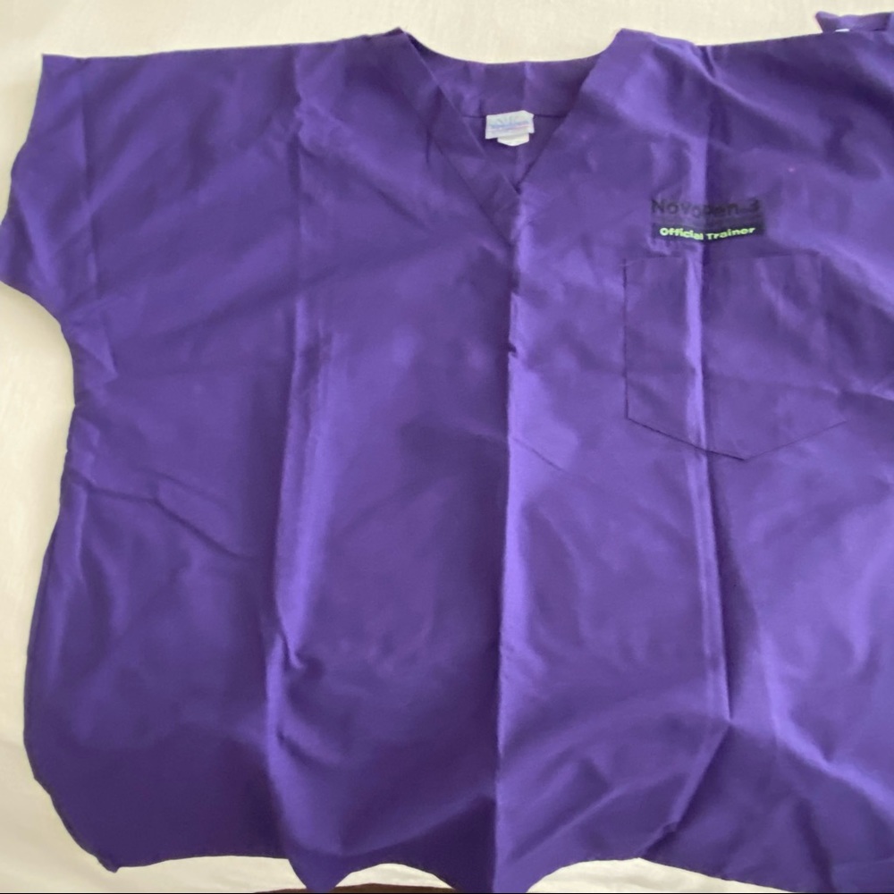 Scrub tops - Picture 4 of 4